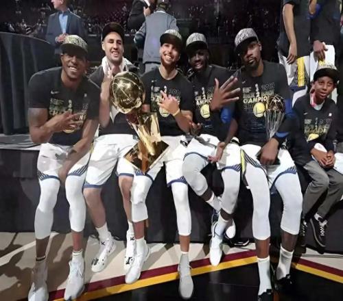 湖人128104大勝?lài)?guó)王，黃蜂崛起，新版海嘯兄弟橫空出世！