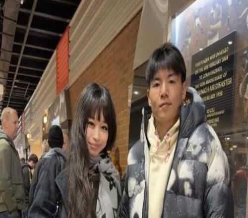 多看球多學(xué)習(xí)，徐彬現(xiàn)場(chǎng)觀看曼聯(lián)vs水晶宮