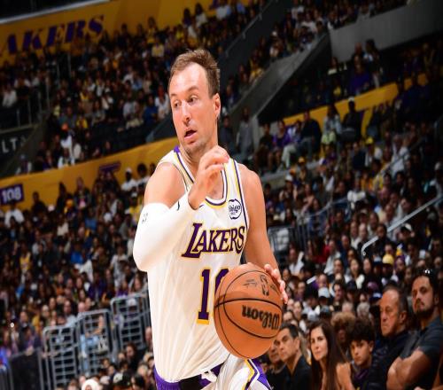 55+49+91湖人撿漏29歲三分王太香，詹皇：我們的另一個(gè)得分威脅