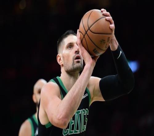 NBA常規(guī)賽凱爾特人主場11498戰(zhàn)勝76人馬克西空砍33分