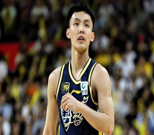 回來了！徐杰現(xiàn)身廣東訓練基地，狀態(tài)不錯，期待痊愈出戰(zhàn)第二階段