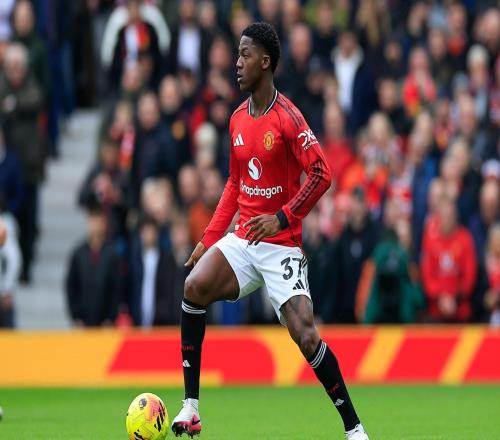 曼聯(lián)夏窗中場大換新！續(xù)約梅努成優(yōu)先項，三新人成卡里克主推人選