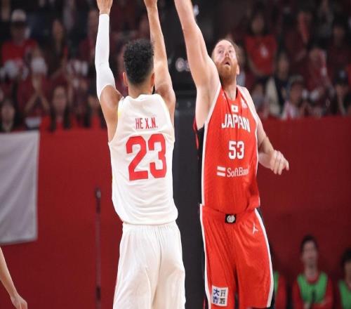 男籃連勝收獲！賀希寧兩戰(zhàn)三分12中5為國(guó)爭(zhēng)光拳拳之心令人動(dòng)容