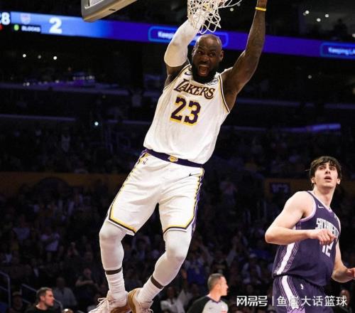 24分大勝！東契奇28+9聯(lián)盟第一，威少14分4失誤，老詹24+5創(chuàng)紀(jì)錄