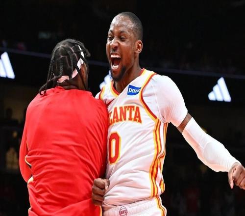 老鷹球迷高呼，謝謝你勇士！高效拿到20+7，庫(kù)明加讓勇士后悔