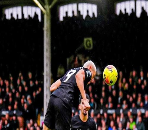 頭槌破門，里沙利松是首位在英超打入20粒頭球的巴西球員