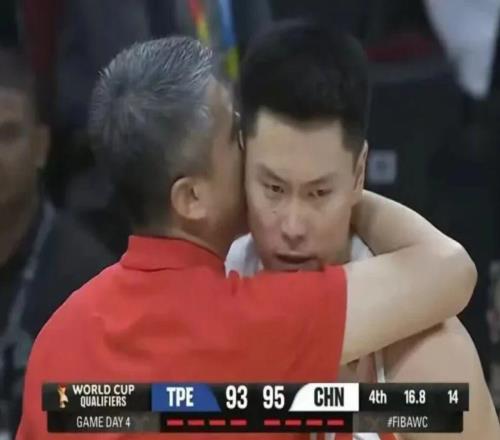 郭士強盛贊李弘權，胡明軒膝蓋受傷，上海外援被困卡塔爾！
