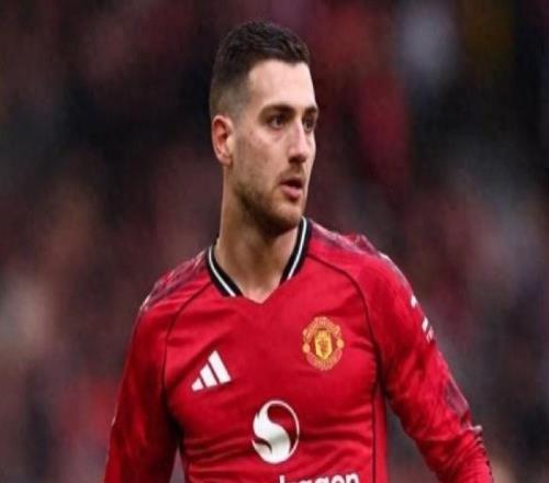 表現(xiàn)堪稱“災(zāi)難”：曼聯(lián)雖逆轉(zhuǎn)取勝，右路短板仍引眾怒