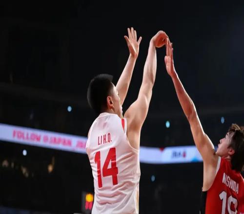 全隊(duì)贏7分，一人正負(fù)值+21，球迷：下個(gè)窗口期可徹底擠掉張鎮(zhèn)麟了