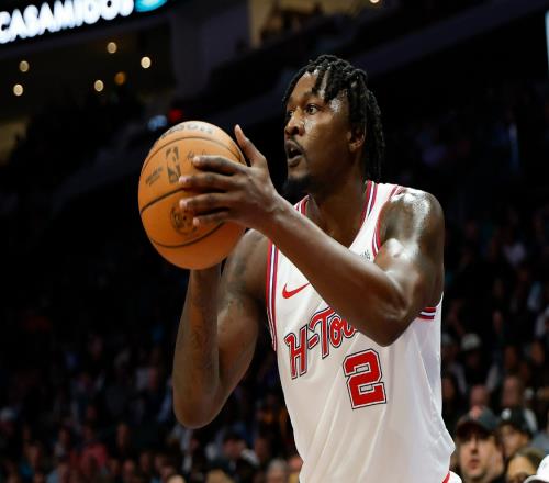 忍無可忍！4年5270萬，場均3分+三分24.3%，火媒破防：最爛的簽約