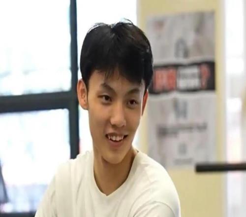 廣東3消息：球迷偶遇胡明軒看病，徐杰恢復訓練，杜鋒出席會議