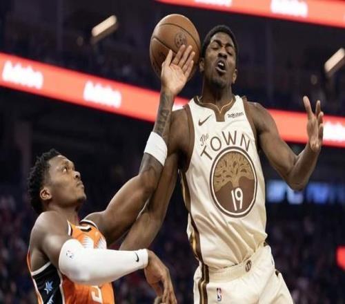 大崩盤！快船14分落后殘陣勇士：加蘭首秀3失誤，倫納德苦撐