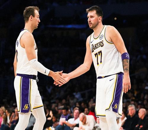 11分+14分+16分！聯盟第1！加盟湖人不辱使命，東契奇沖冠需要你