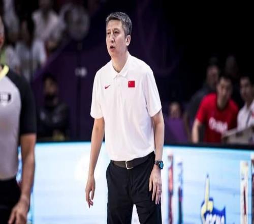 真好！郭士強給男籃奇兵留作業(yè)，李弘權(quán)夠暖心，濟南小伙意味深長