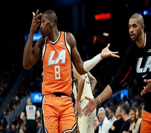 打出了準(zhǔn)三雙數(shù)據(jù)，快船后場大閘的進攻才能正在不斷被激發(fā)出來