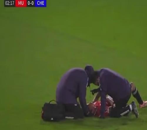 卡里克觀戰(zhàn)青訓(xùn)比賽，奧比馬丁、U21隊(duì)長阿爾喬弗里先后受傷