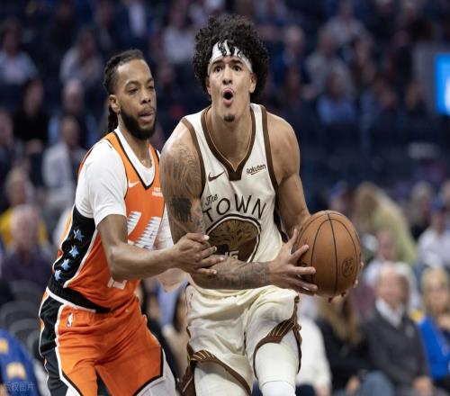 炸裂災(zāi)難首秀！加蘭成笑話！17分大逆轉(zhuǎn)，小卡背靠背23+8+4創(chuàng)紀(jì)錄