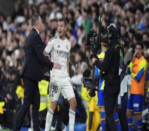 每體：赫伊森與馬斯坦托諾遭伯納烏狂噓，皇馬球迷耐心已耗盡