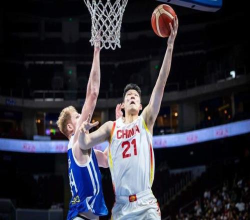 模范！胡金秋回到浙江廣廈后立馬加練罰球，王博強制他放假休息