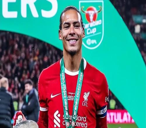 英超歷史第一中衛(wèi)之爭：范戴克用100場99次首發(fā)，“回應(yīng)”特里