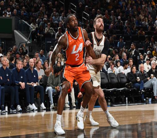 勇三崩快船轟7245逆轉(zhuǎn)！與對手僅差1.5勝場勇士將打雷霆和火箭