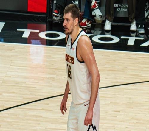 約基奇22+12+5穆雷8記三分，喬治空砍36分，掘金滅爵士交手8連勝