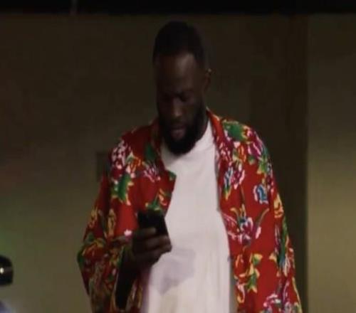 灣區(qū)雨姐，追夢(mèng)格林身著中國(guó)東北大花襖進(jìn)入球館