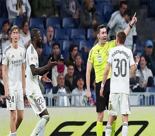 皇馬失利后陷入新危機，球迷高呼“弗洛倫蒂諾下課”