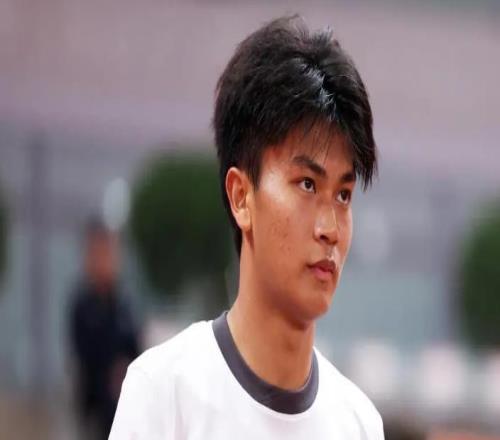 毛偉杰在本賽季大連英博踢主力，又遇到新競爭對手，球迷看好誰