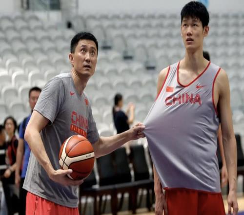 最靠譜的國手！剛打完世預(yù)賽就隨隊(duì)訓(xùn)練，球迷：比周琦沉穩(wěn)多了