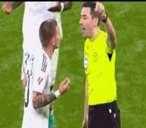 馬卡揭秘馬斯坦托諾怒噴裁判：真恥辱，真TM的恥辱