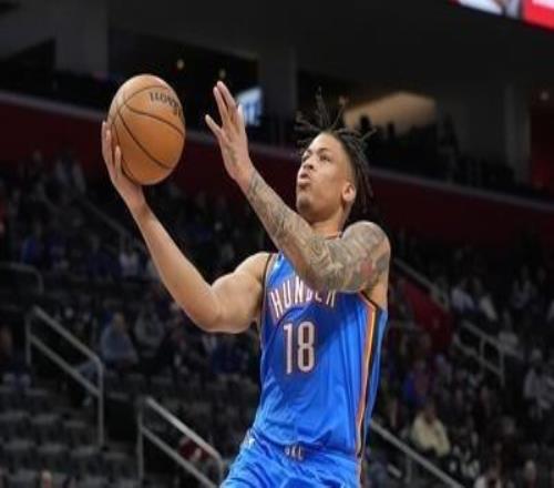 記者：山東隊(duì)與新外援談判近兩周，最后一天還在修改合同