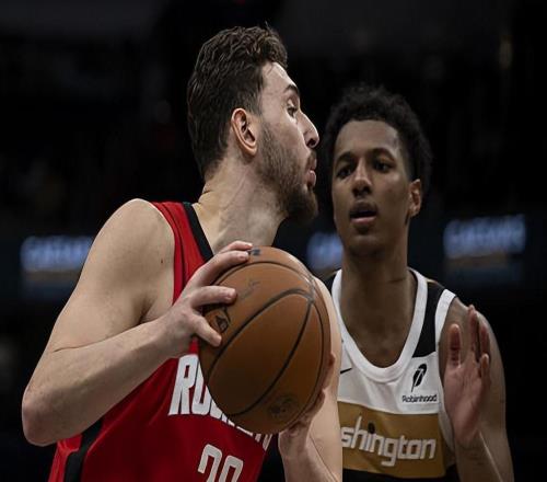 個人能力有目共睹，只是火箭內線支柱經常打得很不舒服