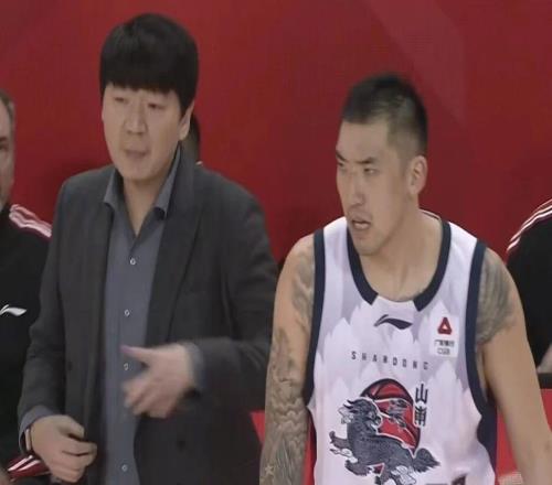 正式官宣！山東男籃簽下臂展2米11鋒衛(wèi)搖擺，NBA發(fā)展聯(lián)盟場均19+5