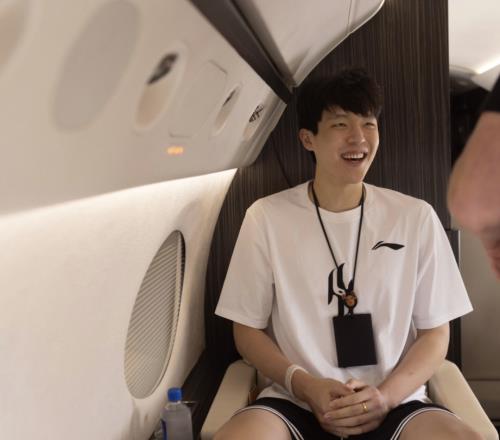 開拓者惹怒中國球迷！小楊受傷坐飛機卻不讓上，帶傷下放沒法打球