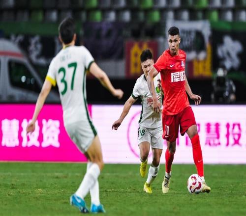 26歲國足鋒霸放狠話賽季目標進3球！上賽季只進了2球，引發(fā)熱議