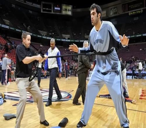 回想一下，一個伊朗運動員，想打NBA有多難