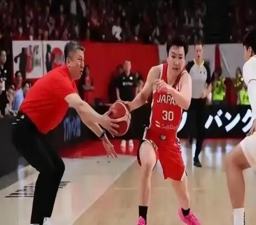 惡人先告狀，日本籃協(xié)起訴郭士強(qiáng)，8打5卻只字不提