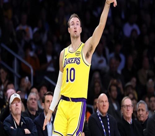 完全值得更高的戰(zhàn)術(shù)地位，湖人后場(chǎng)新援不僅僅是一名優(yōu)秀的投手