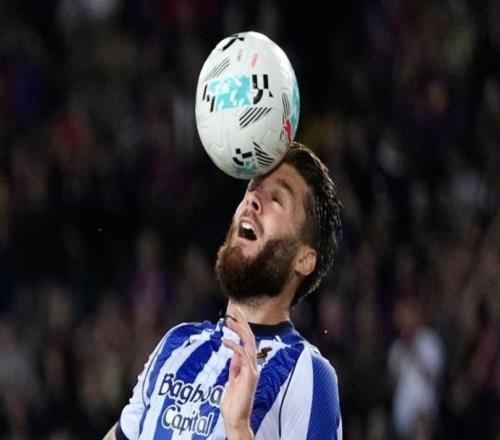 被問到隊(duì)友對(duì)國王杯看法，卡爾：我不懂西語，聽不懂隊(duì)友聊啥