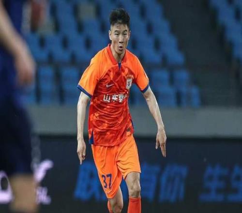 依木蘭+陳澤仕雙線報(bào)名，彭嘯只踢中超泰山又1老將離隊(duì)轉(zhuǎn)投中冠