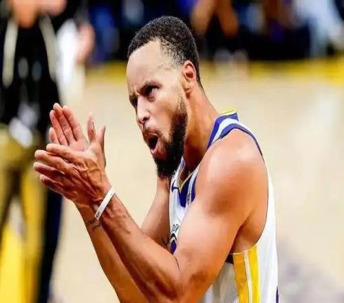 考慮賽季報銷！庫里將專注招募詹姆斯！