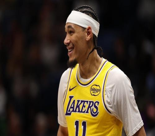 湖人勝鵜鶘迎2喜2憂！斯瑪特海斯太好用，里弗斯八村壘急需調(diào)整！