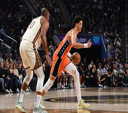 面對勇士打出了統(tǒng)治級的表現(xiàn)！快船應(yīng)該讓內(nèi)線新秀進入先發(fā)陣容