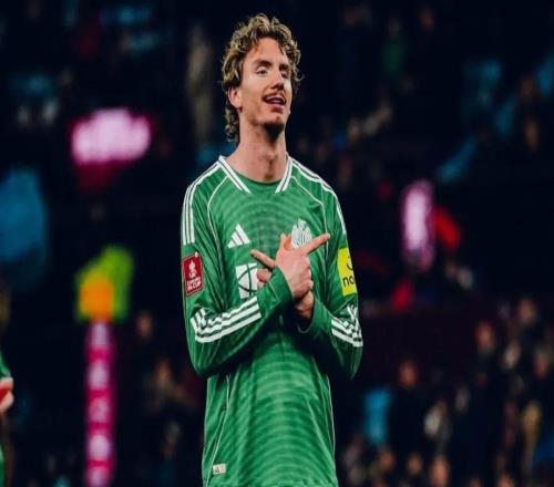 卡里克談英超的定位球：我覺得這太過分了天空體育：沃爾特馬德因感染病毒身體不適，出戰(zhàn)曼聯(lián)存疑