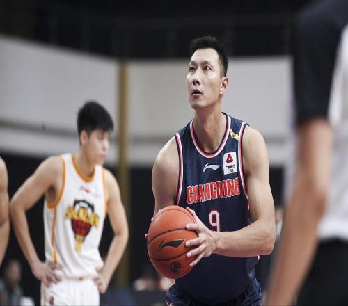 廣東隊新王牌復出！名氣不輸易建聯，杜鋒有3難題，焦泊喬有體會