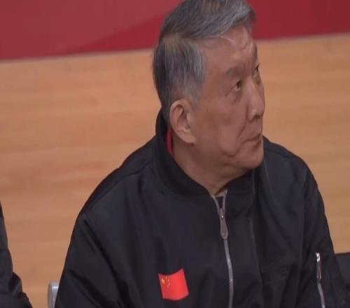 宮魯鳴臉色嚴(yán)峻：中國女籃被轟275險遭19分逆轉(zhuǎn)狂送19失誤