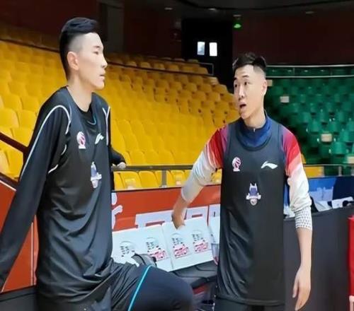 楷模！郭士強(qiáng)沒看錯(cuò)人，高詩巖剛結(jié)束國家隊(duì)就回歸，帶山東沖前4