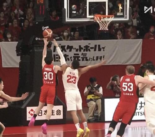 正式道歉！國際籃聯(lián)認(rèn)錯(cuò)，縱容裁判吹黑哨，日媒承認(rèn)吹罰不公正