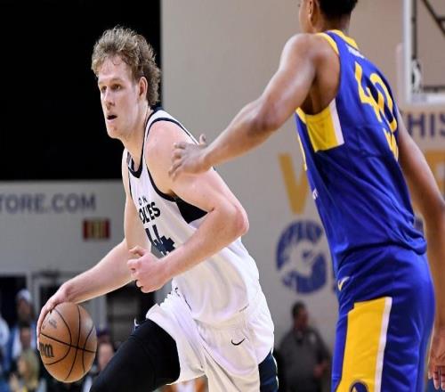 至少護(hù)筐能力相當(dāng)不錯(cuò)，森林狼內(nèi)線新秀完爆了開拓者二隊(duì)內(nèi)線